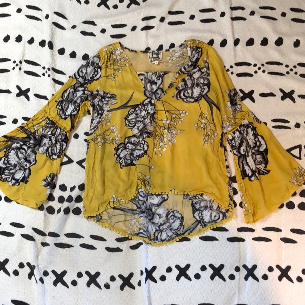 JAASE  Bell Sleeve Peasant Shirt